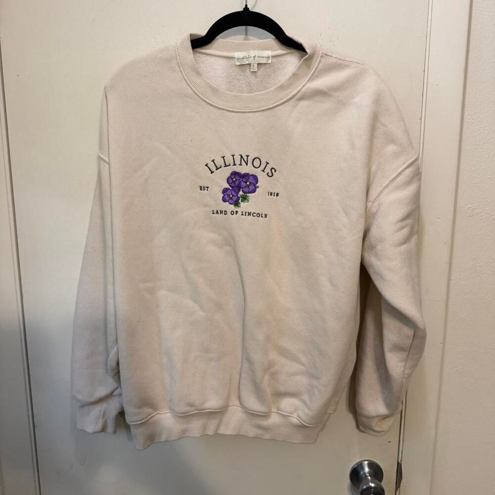 Unbranded Women's Cream and White Sweatshirt